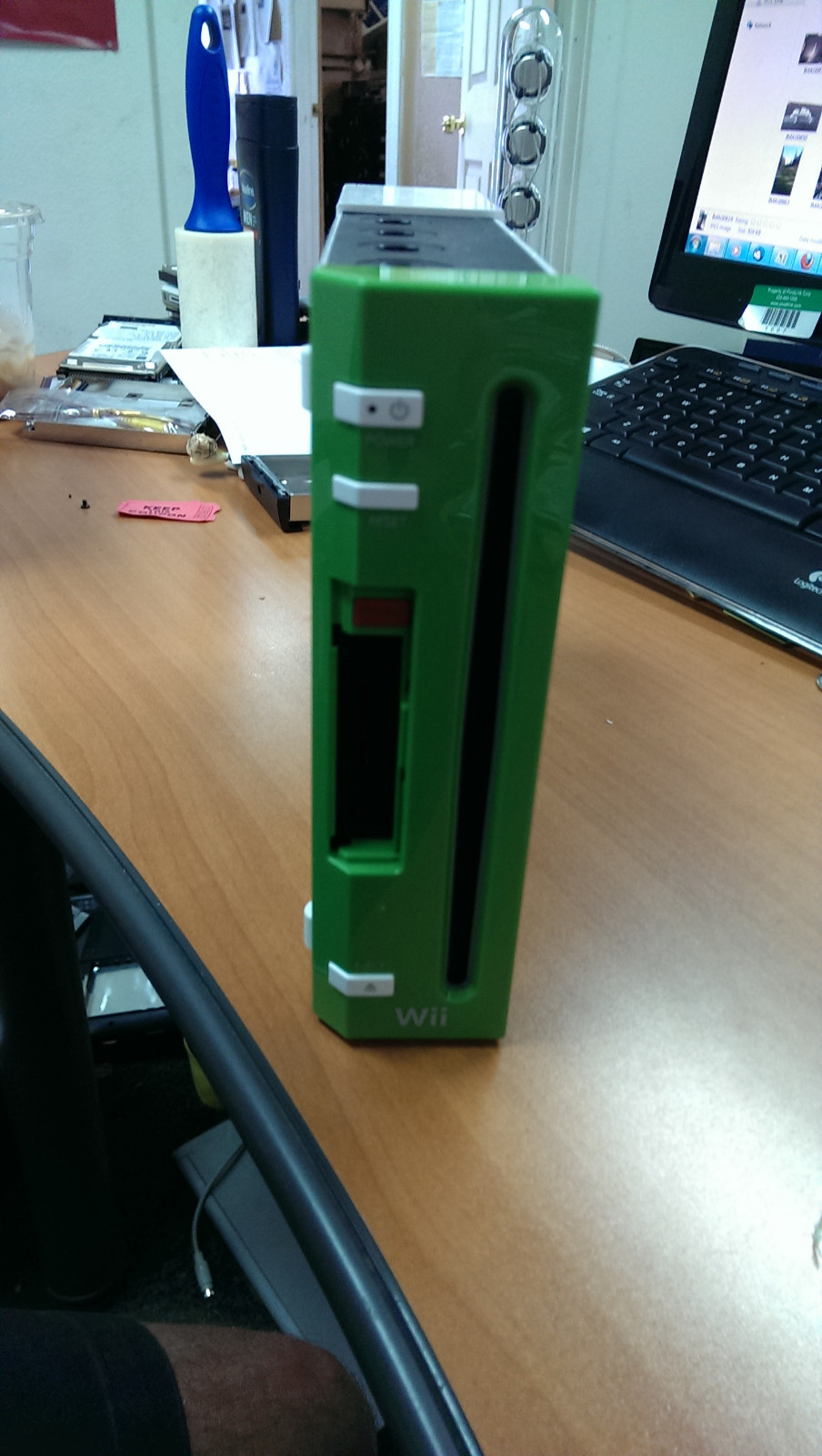 Pictures of a new WiiU development equipment WUT002